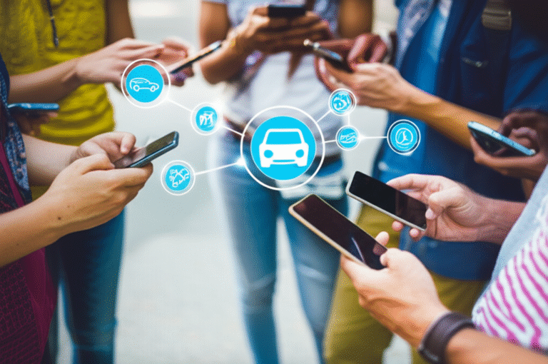 Pessoas conectadas através de uma plataforma colaborativa em seus smartphones.